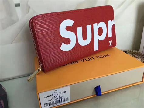 cartera louis vuitton x supreme falsa